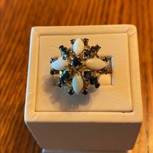 Elegant 18 K Gold Sapphire and Opal Ring